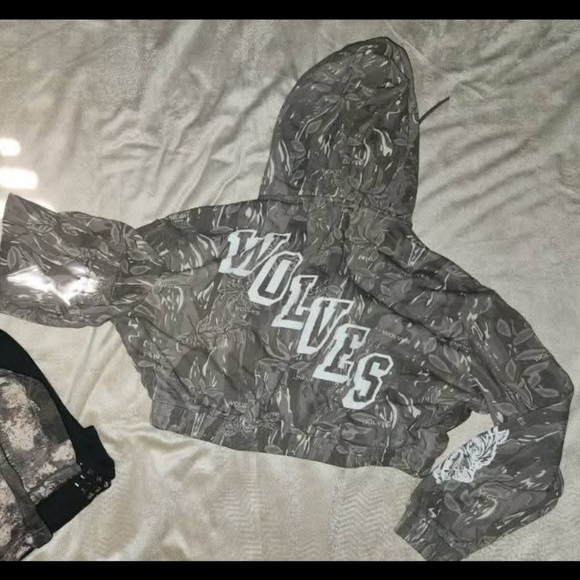 Sold - Picture 3 of 3